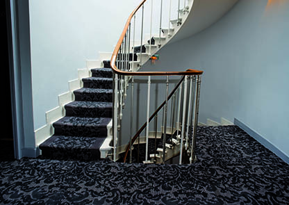 Porady układanie hotel wykładzina schody